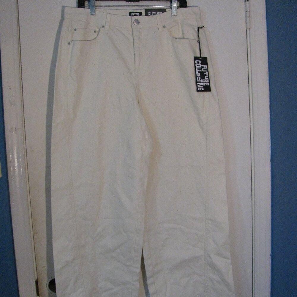 Future Collective White Jeans Size 12 NWT $40 Super Wide Leg Stitching Midrise